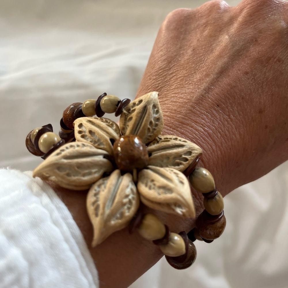 Hawaiian made bracelet with beads
